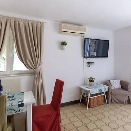 2 Bedroom Front In Клек