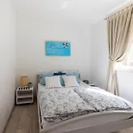 2 Bedroom Stunning In Apartament *