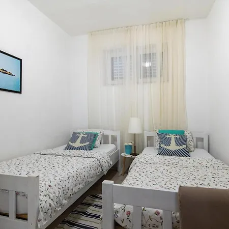 2 Bedroom Beach Front Apartment In Klek