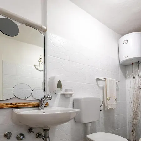 דירה 2 Bedroom Front In *